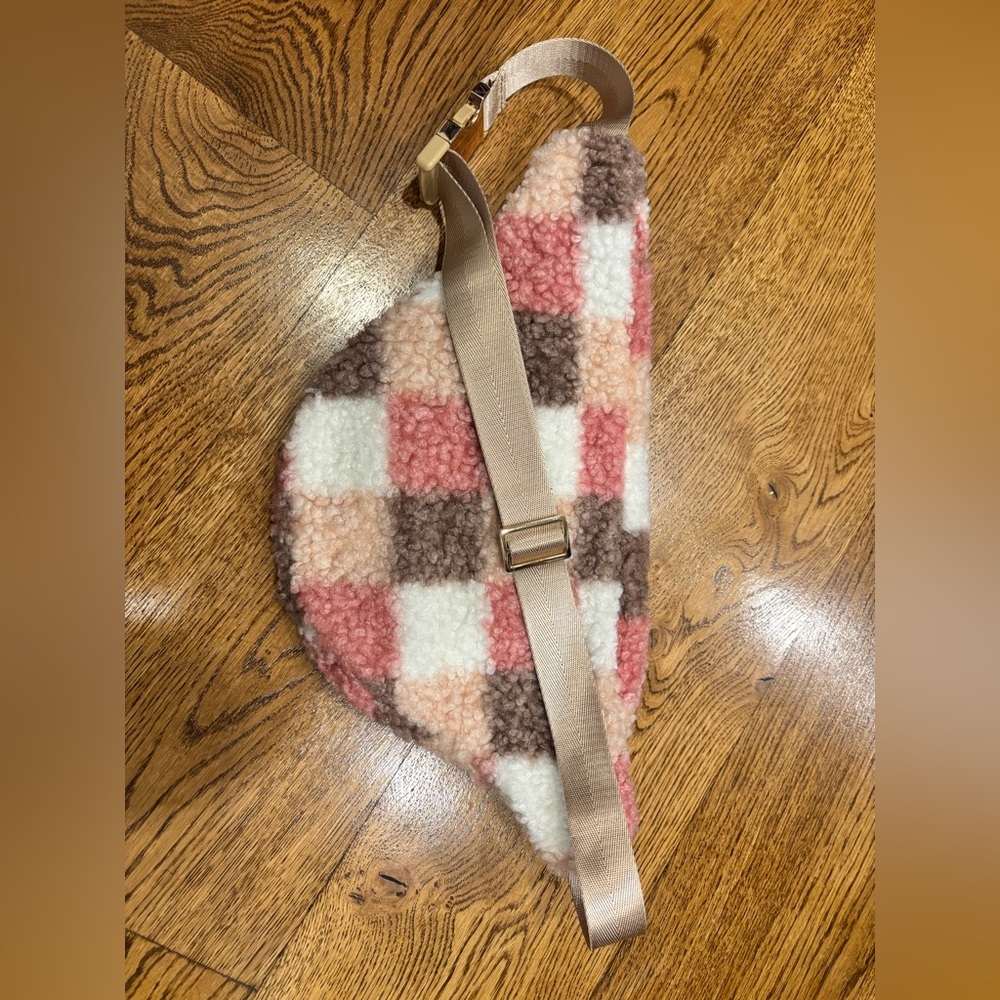 Simply Southern Checker Sherpa Fanny Pack Adjustable Waist Belt Nwot - Picture 3 of 3